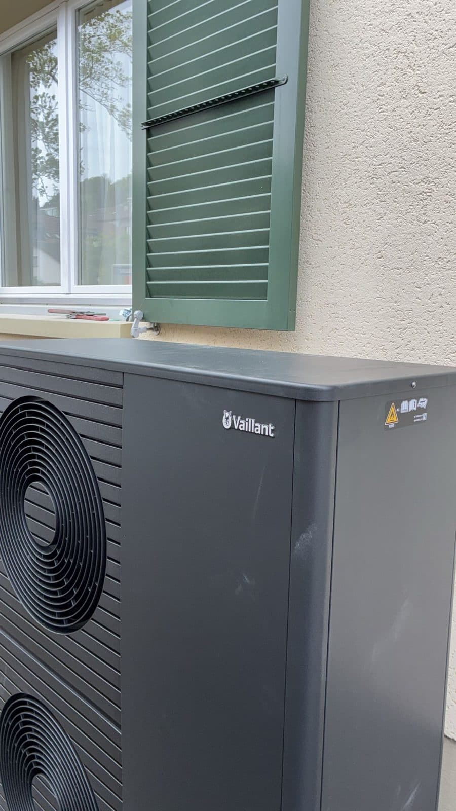 Vaillant heat pump installed below the shutters of a house in Füllinsdorf, Basel-Landschaft