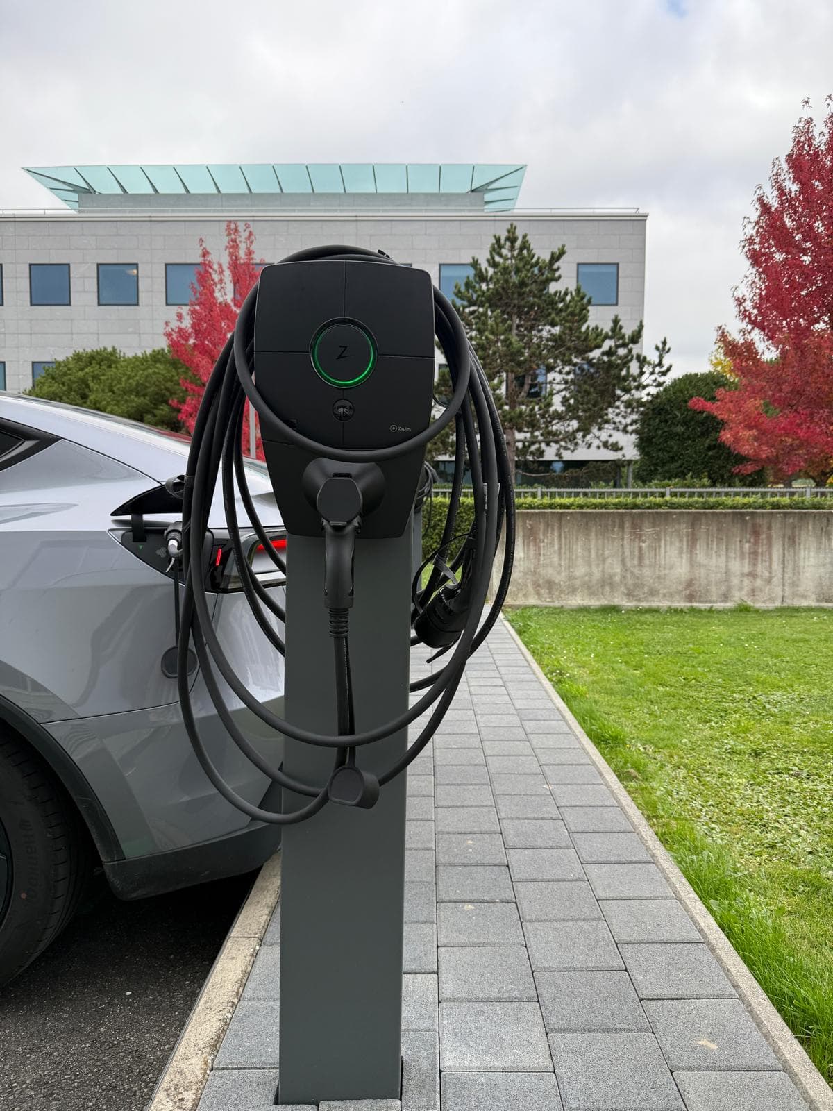 Borne de recharge Zaptec installée par I.ON en Suisse romande