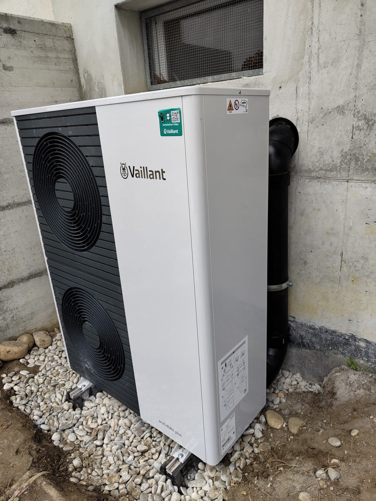 Vaillant aroTHERM plus heat pump installed in Holderbank, Aargau
