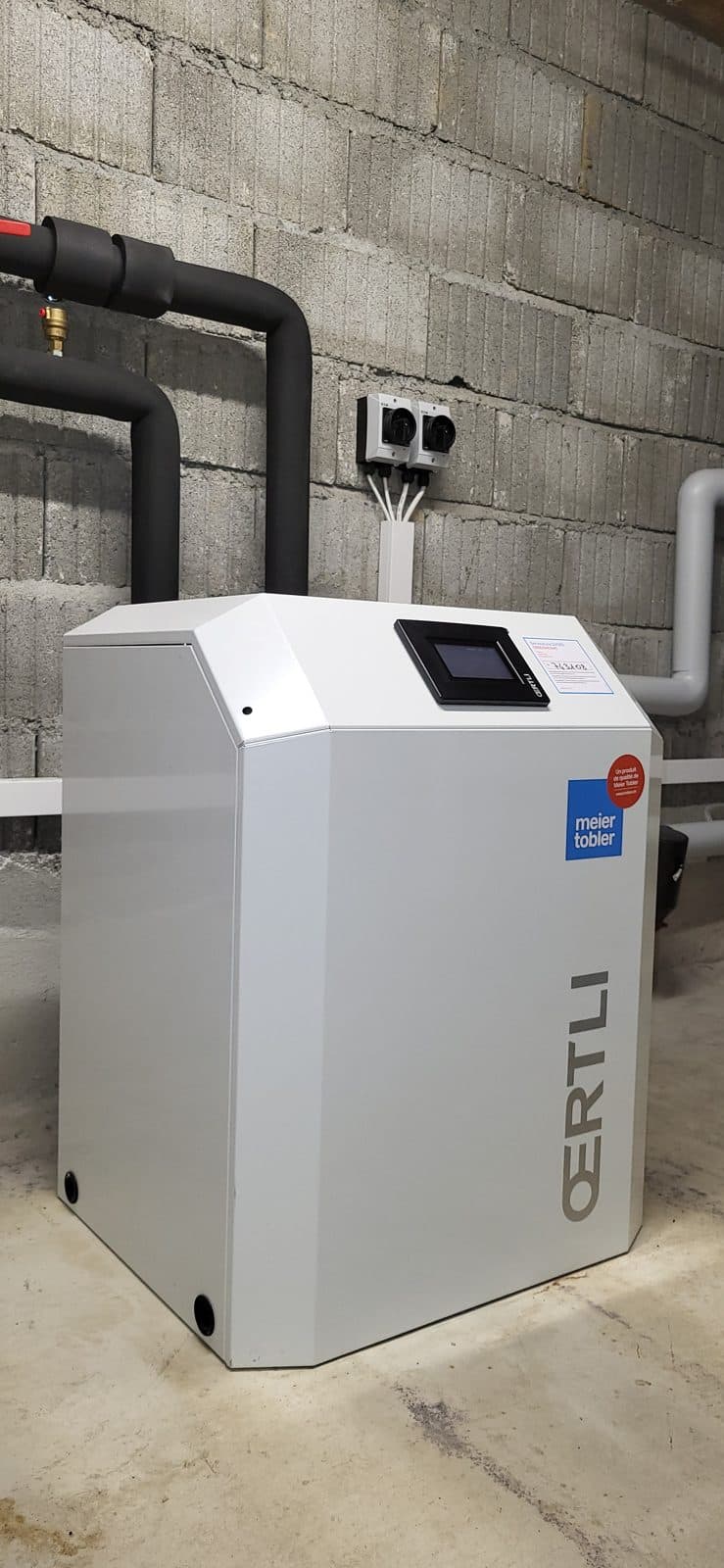 Oertli indoor heat pump installed in a plant room in Lausanne, Vaud