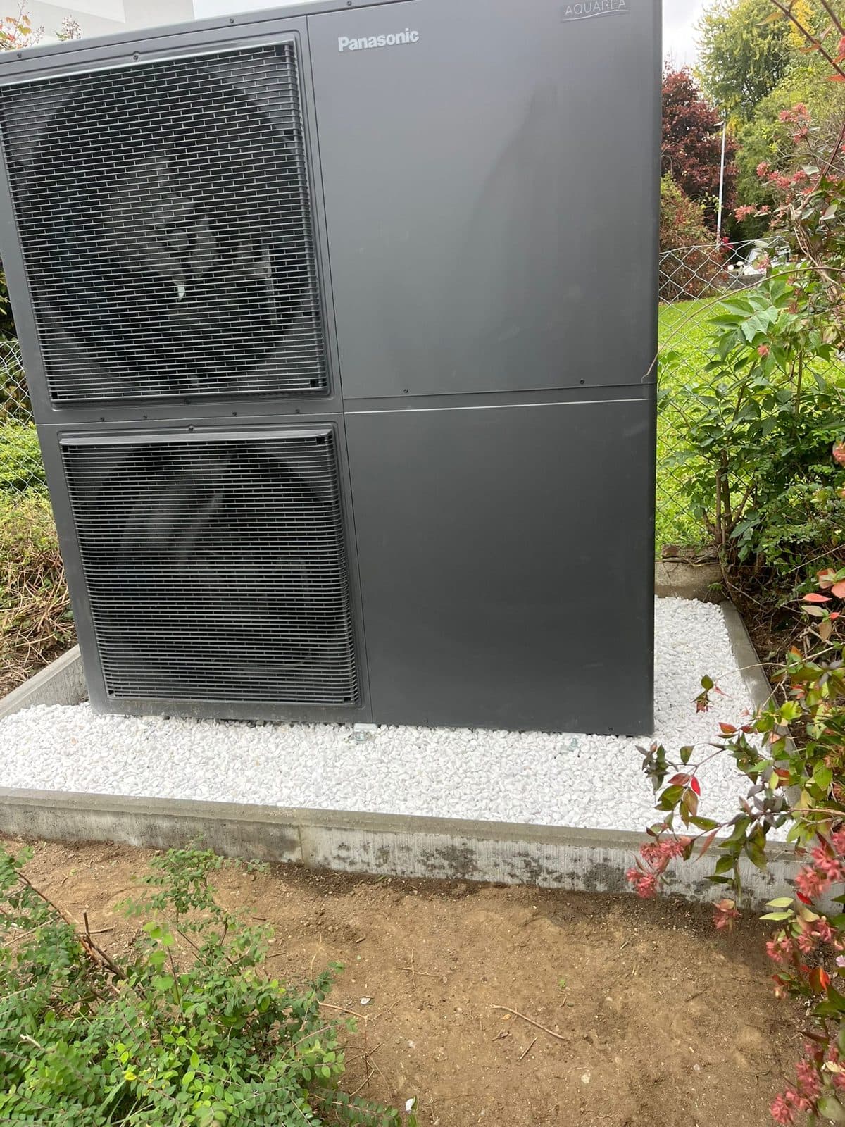 High-capacity Panasonic heat pump for a condominium in Préverenges, Vaud